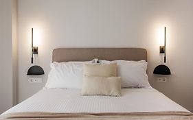 Marvelous 2Br Apartments With Balcony By Upstreet