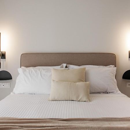 Marvelous 2Br Apartments With Balcony By Upstreet Atenas Exterior foto