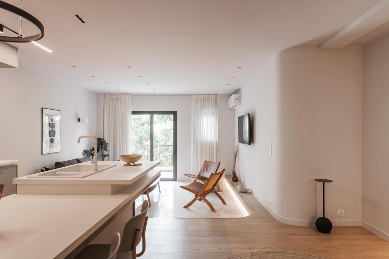 Marvelous 2Br Apartments With Balcony By Upstreet Atenas Exterior foto